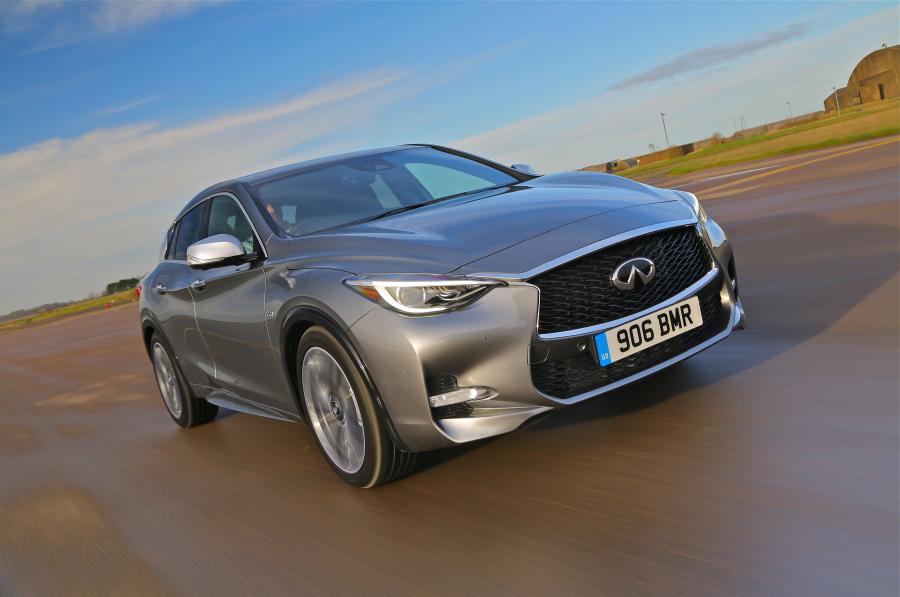  Infiniti Q30S 2.2d AWD 2016 года  (UK) (фото 19 из 25)